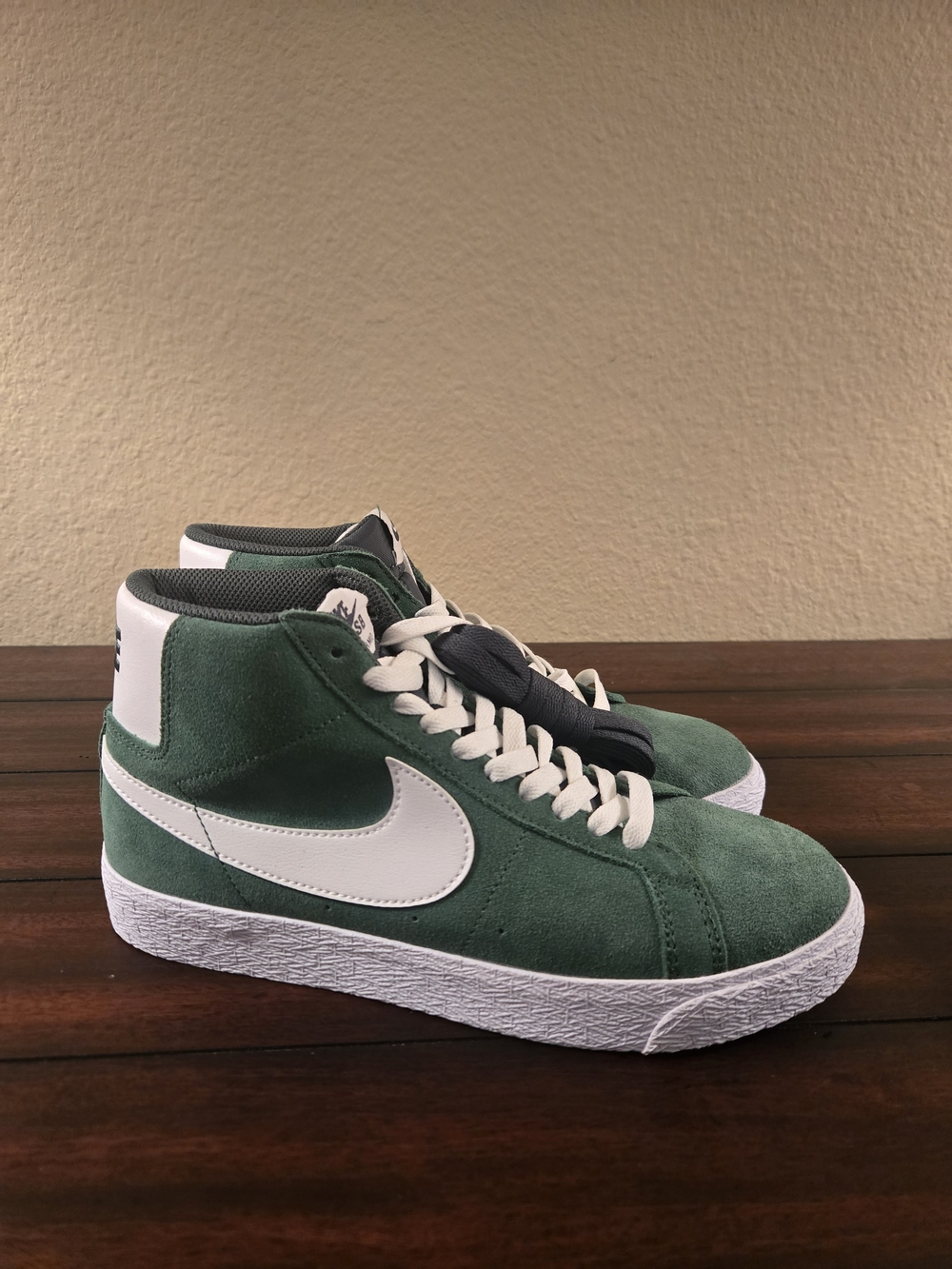 Nike SB Blazer Mid Men’s Green Suede High-Top Sneakers with White Swoosh